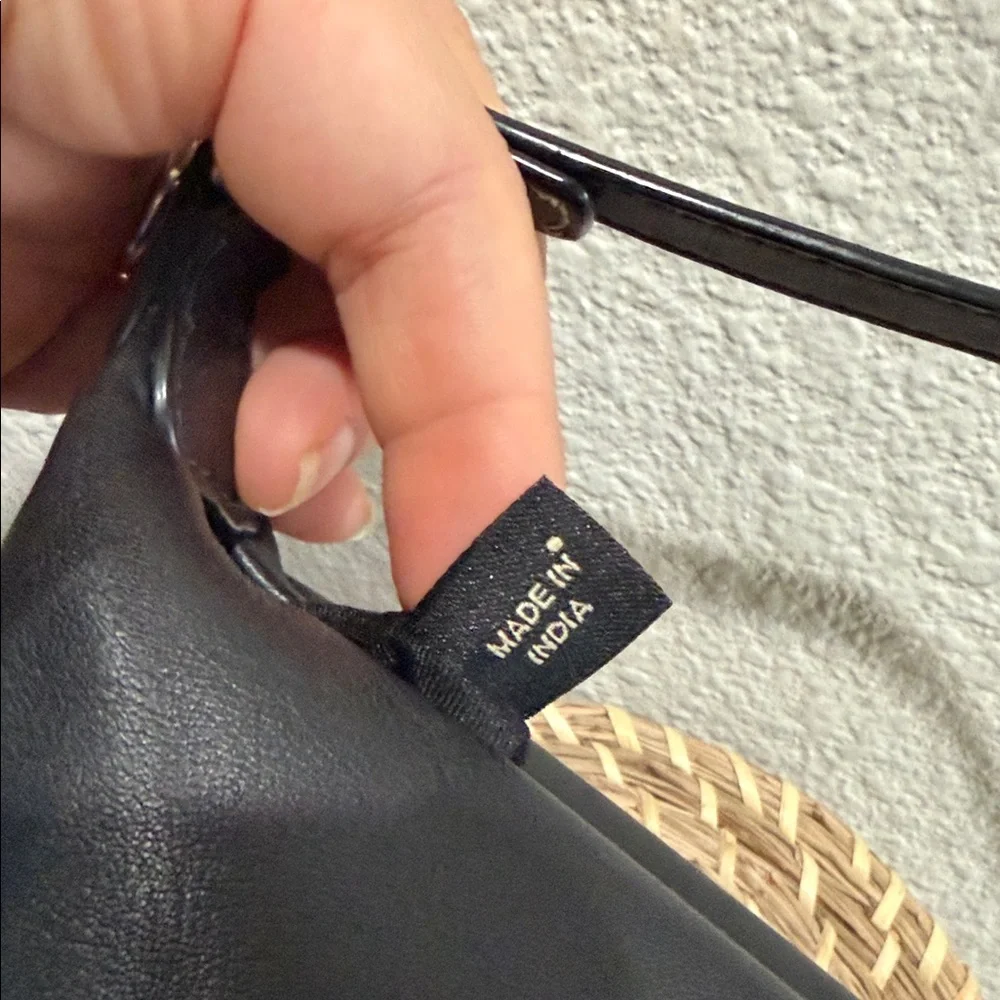 Mini Coach Black Leather Bag - Picture 12 of 14